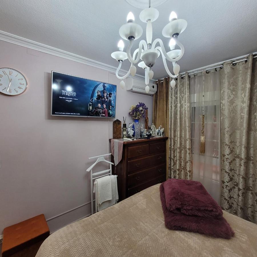 Shared Accommodation A Room With A View Of The Garden Sevilla Exteriör bild