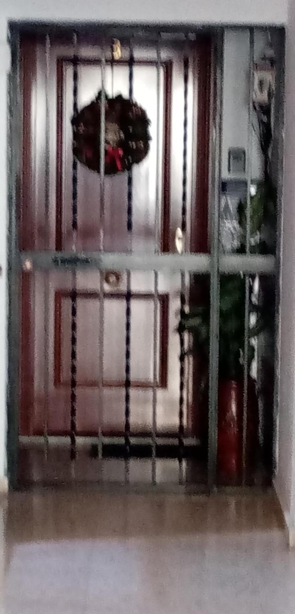 Shared Accommodation A Room With A View Of The Garden Sevilla Exteriör bild